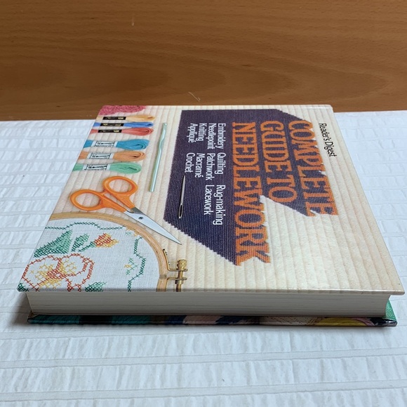 Reader’s Digest Complete Guide to Needlework Hardcover Book - 1979 - Picture 4 of 11